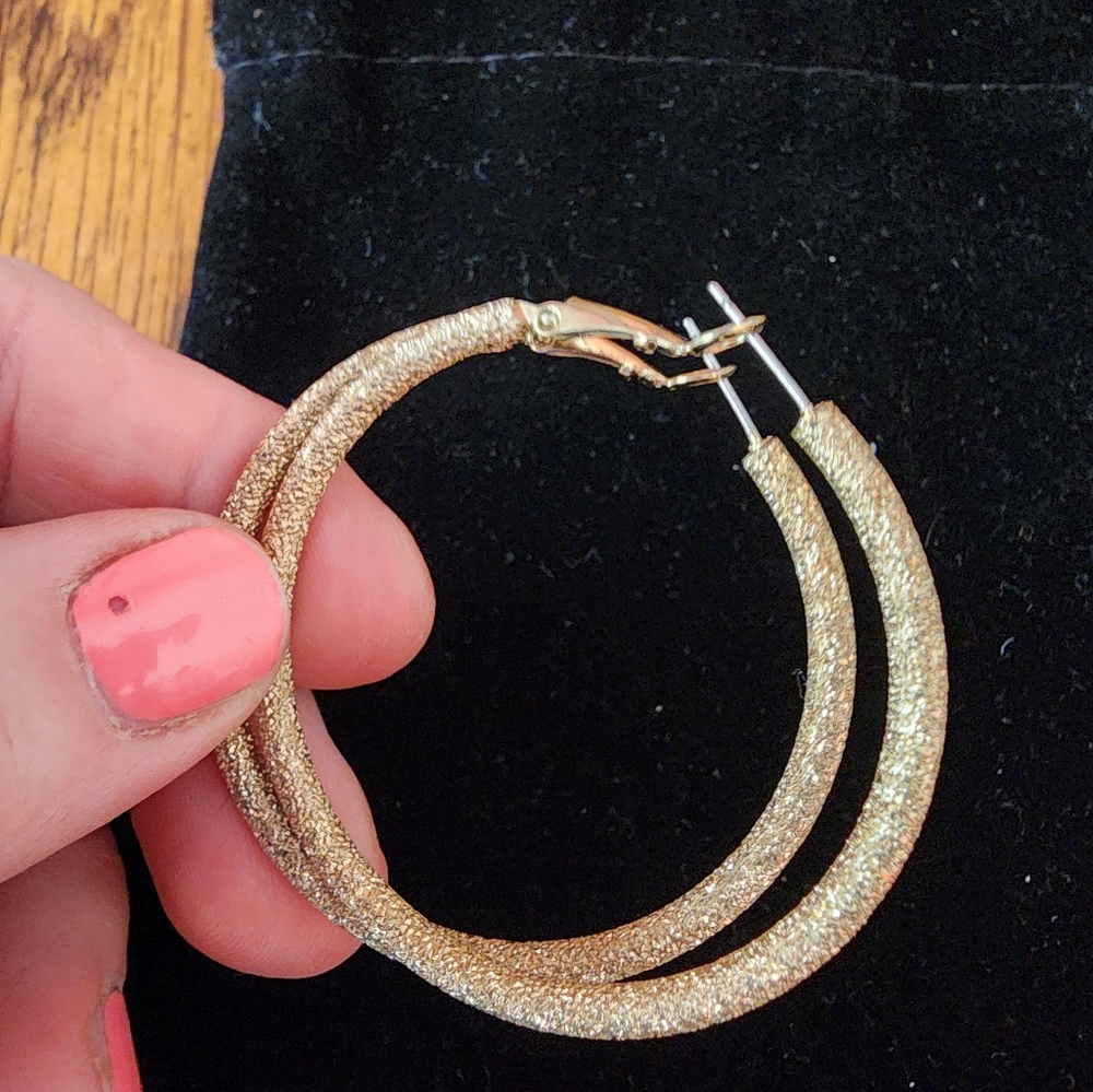 Nice earrings - Picture 3 of 4